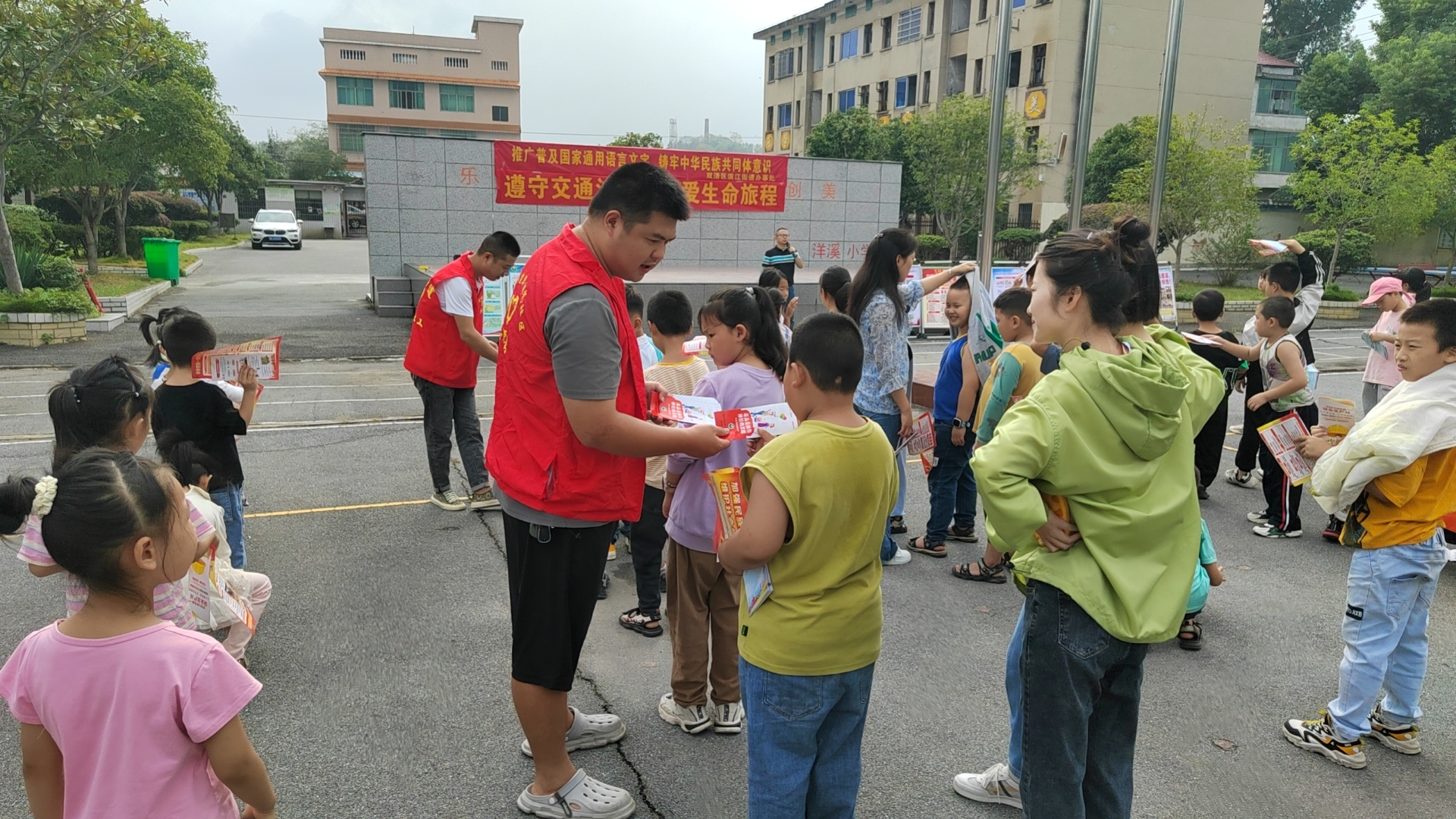 滨江街道开展禁毒宣传进校园活动(图1)